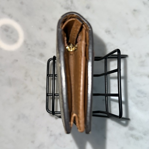 Gucci GG Supreme Butterfly Print Compact Wallet - Picture 9 of 10